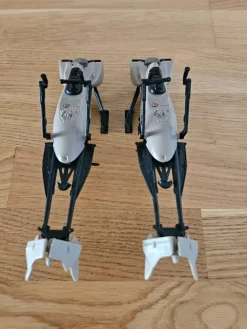 Tradera Star Wars<Två stycken Kenner Star Wars Speeder Bikes (1983)