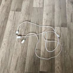 Tradera Två stycken laddkablar till Xplora smartwatch^ Barnklockor