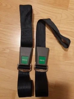 Tradera Två svarta bilbältesförlängare med tryckknapp> Bilbarnstolar