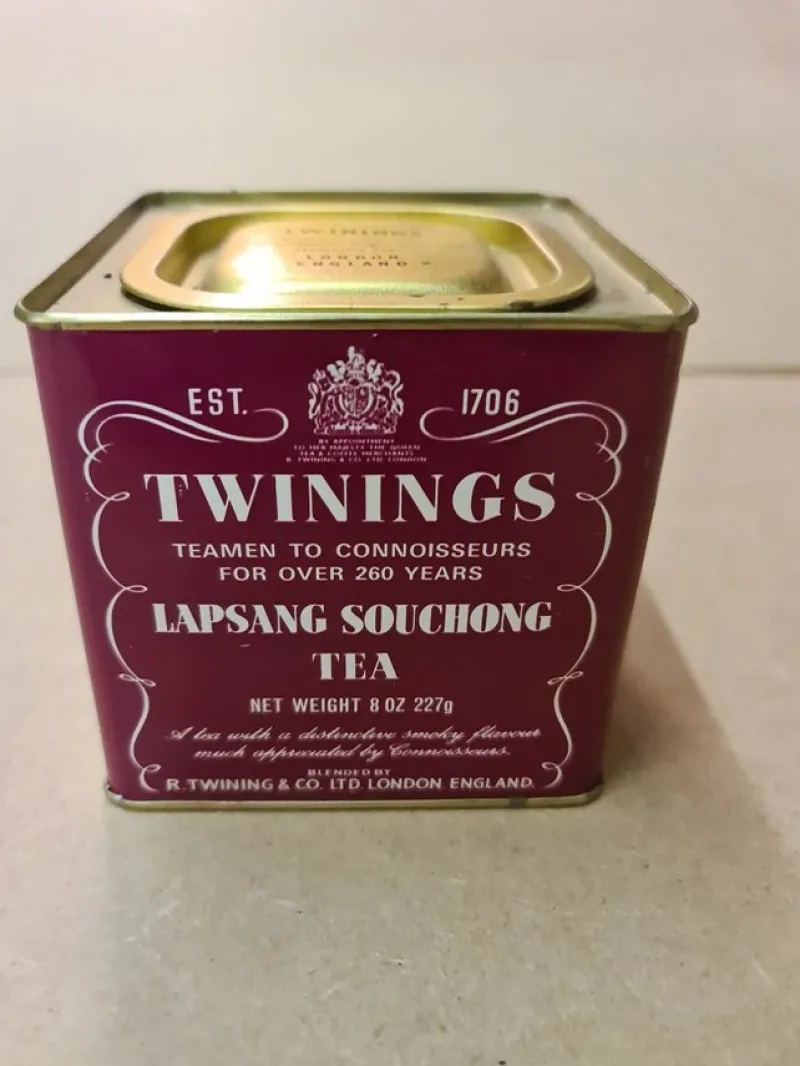 Tradera Plåtemballage<Twinings Tea-burk. Tom
