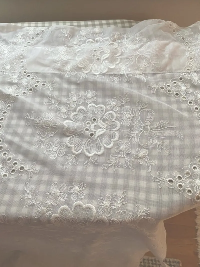 Tradera Tyll/spetsgardin med blommönster 2 st> Textilier