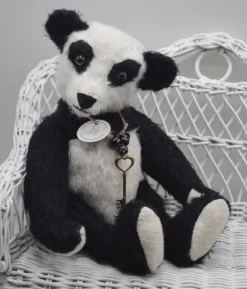 Tradera Nalle- & Teddybjörnar<Unik handgjord Pandabjörn konstnärsbjörn av Anita H. Teddy treasures 30cm