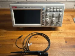 Tradera UNI-T UTD2102CEX Digital oscilloskop 100MHz 1GS/s^ Elektronikinstrument