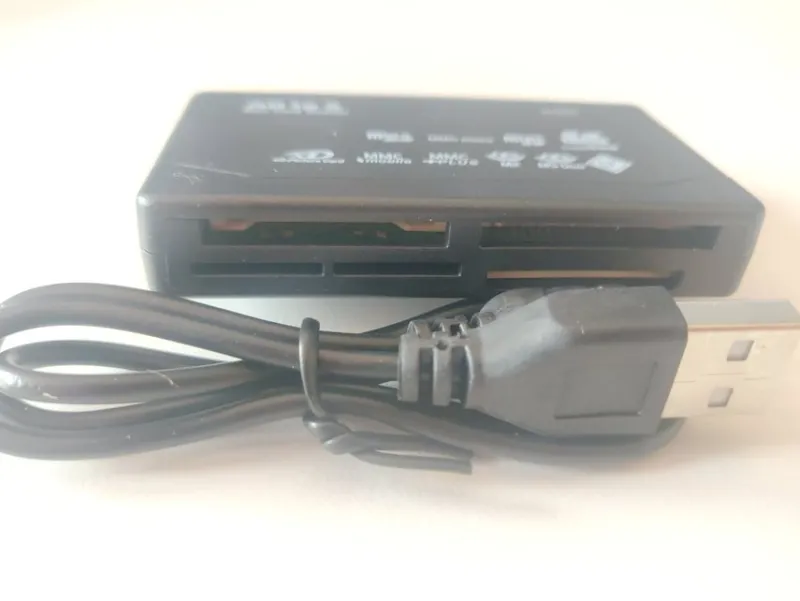 Tradera USB Universal Minneskortläsare Svart> Datortillbehör