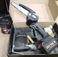 Tradera Trädgårdsmaskiner<20V 4AH 6” bärbar mini sladdlös borstlös elektrisk motorsåg,2 batterier,2 kedjor