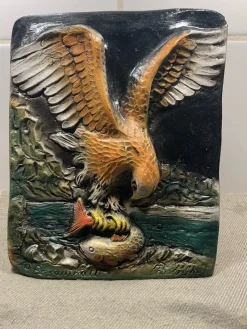 Tradera Vacker relief av örn som fångar fisk - signerad D. Bassanelli> Övrig Antik & Design