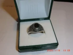Tradera Ringar<VACKER RING SILVER rubin SKOLRING 1979 JOHNSON HIGH