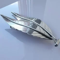 Tradera Broscher<Vacker SILVERBROSCH, 1954, Ge-Kå Kaplan, Stockholm *1kr utrop*