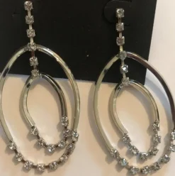 Tradera Örhängen<Vacker strass örhänge ny