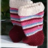 Tradera Vackra handstickade strumpor i ylle vinrött blå - rosa s 18-19 Nyskick^ Baby, Barn & Lek