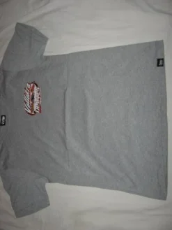 Tradera VALLÅKRA TRÄFFEN 2013 SMALL (AKAMA T-SHIRT) OANVÄND^ Herrkläder