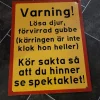 Tradera Skyltar<Varningsskylt - Lösa djur, förvirrad gubbe