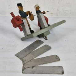 Tradera Trädgårdsdekorationer<Vädersnurra i trä - Vindflöjel - Allmoge - 1900-tal - Vintage