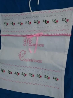 Tradera väggficka MINNE skollinne 36x38 cm !> Textilier