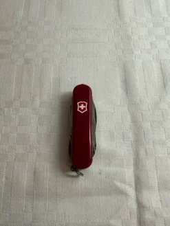 Tradera Knivar & Svärd<Victorinox Classic SD Röd