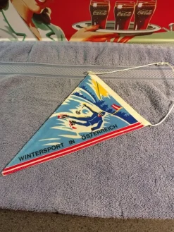 Tradera Sportmemorabilia<Vimpel från Olympiska spelen Innsbruck ...