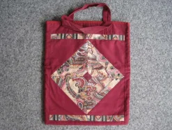 Tradera Vinröd väska kasse lapptäcksteknik^ Accessoarer