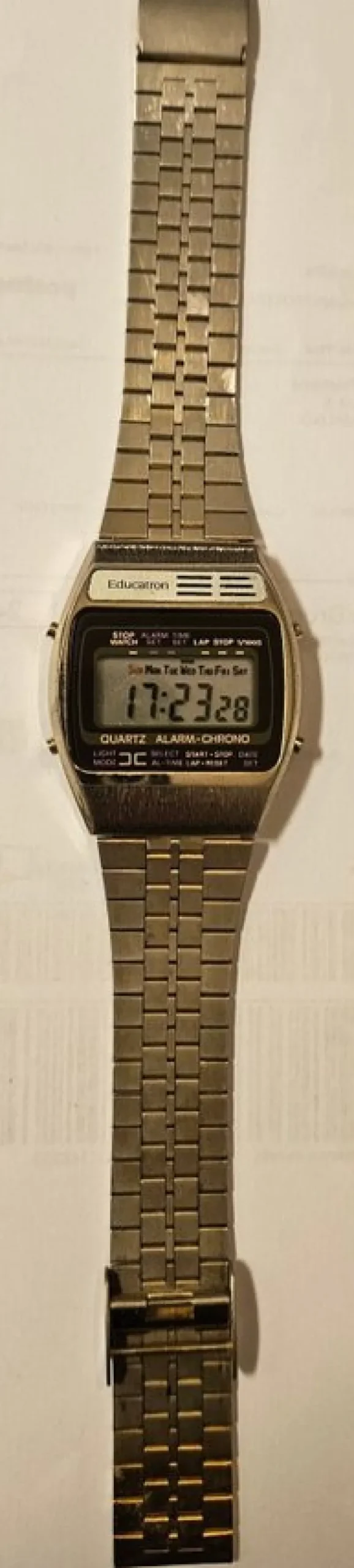 Tradera Vintage digitalklocka säljes.^ Armbandsur