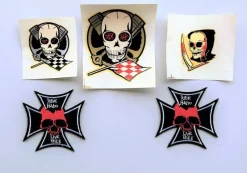 Tradera Mobilia<Vintage, Nostalgi 3st oanvända vatten Dekaler från 1960 talet samt två tygmärken