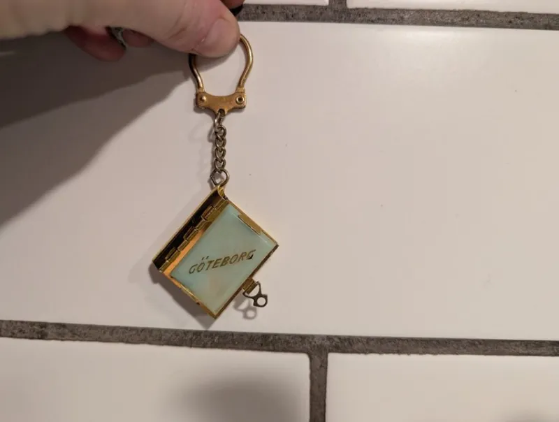 Tradera Nyckelringar<Vintage nyckelrings souvenir med bilder från Göteborg