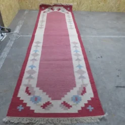 Tradera Vintage, Röllakan i rött och rosa 285x80 cm^ Inredning & Hushåll