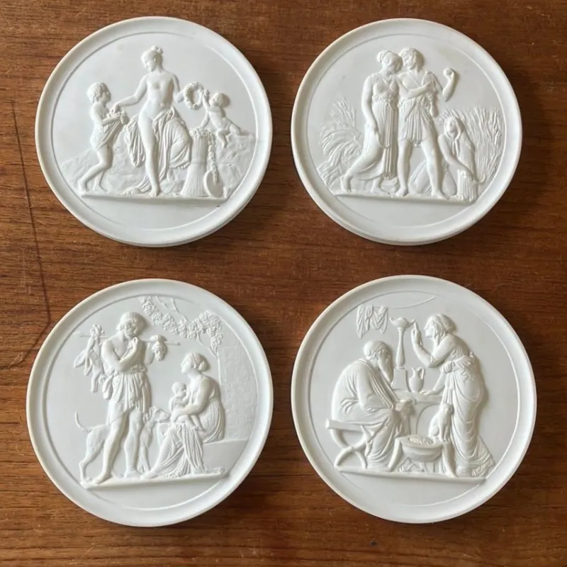Tradera Vintage Royal Copenhagen Reliefplattor Bertel Thorvaldsen ”De fyra årstiderna”> Reliefer