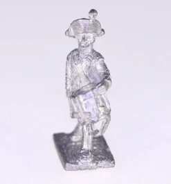 Tradera Samlarfigurer<Vintage unpainted lead figure-circa 1960s/1970s-soldier with drum-Weight 10g