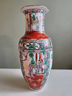 Tradera VINTAGE VAS KINA FAMILLE ROSE STOR MODELL ca 31,5 cm> Orientalisk Konst & Porslin