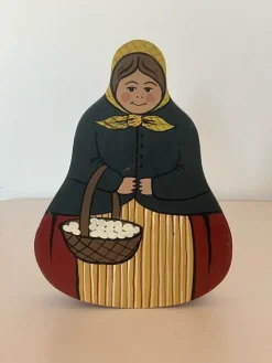 Tradera Samlarfigurer<Vippdocka från Falun