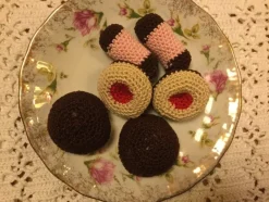 Tradera Virkade kakor / leksaker / mat / grönsaker / frukter^ Sömnad & Stickning