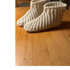 Tradera Virkade ulltofflor - Naturvit^ Kläder