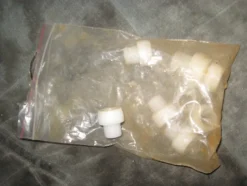 Tradera Vita plastdetaljer> Skruv, Plugg & Spik