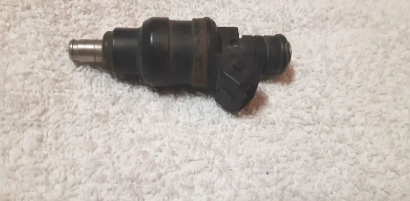 Tradera Volvo 740 Bränsle insprutare^ Bildelar & Reservdelar