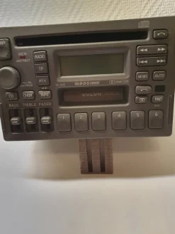 Tradera Volvo SC-805 Bilstereo S/V/C70.Har ej kod till den.^ Bilstereo