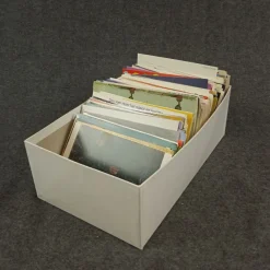 Tradera Världen Utom Norden<Vykortssamling cirka 330 kort i skokartong