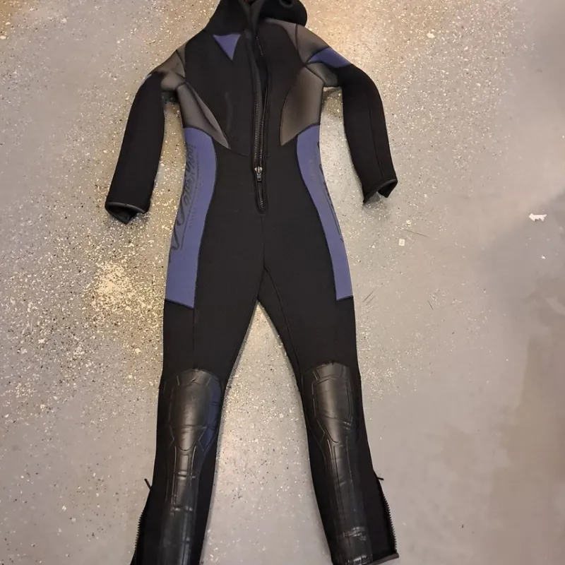 Tradera Vattensport<Waterproof 7mm våtdräkt med huva