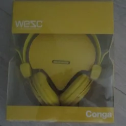 Tradera WESC matte Conga Hörlurar - Gula. Nya, ouppackade. Nypris 579 kr^ Hörlurar