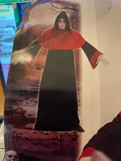 Tradera Widmann svart och röd kappa, storlek L maskerad^ Maskeradkläder