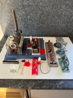 Tradera Wilesco D20 ångmaskin med tillbehör.^ Övrig Hobby