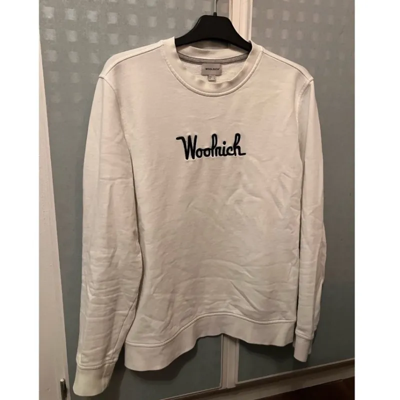 Tradera Woolrich vit tröja, storlek M^ Herrkläder