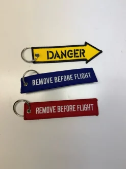 Tradera 3x nyckelringar / remove before flight^ Flyg