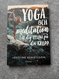 Tradera Yoga<Yoga och meditation: Lär dig lyssna på din kropp - Josefine Bengtsson