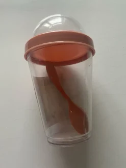 Tradera Yoghurtkopp med sked^ Hushållsartiklar